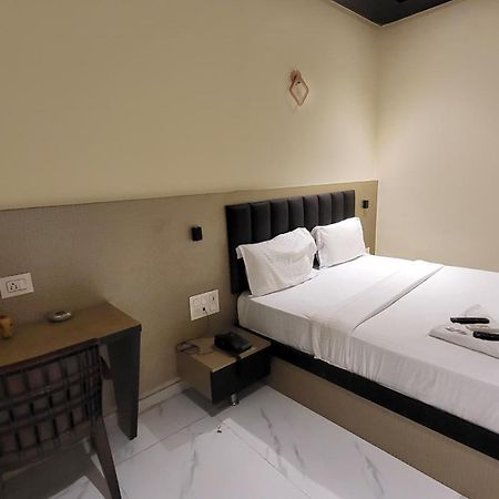 Fabhotel Prime Land - Nr Bkc Мумбаи Экстерьер фото