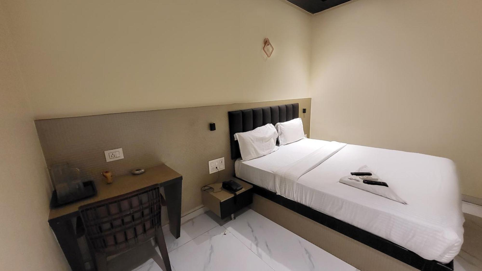 Fabhotel Prime Land - Nr Bkc Мумбаи Экстерьер фото